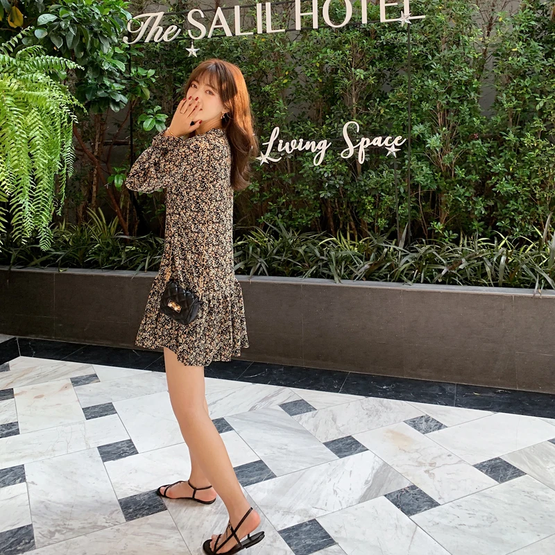 2021 Spring New Floral Dress Small Fresh Was Thin Loose Retro Ruffle Chiffon Fairy Women's Clothing
2021 Spring New Floral Dress Small Fresh Was Thin Loose Retro Ruffle Chiffon Fairy Women's Clothing