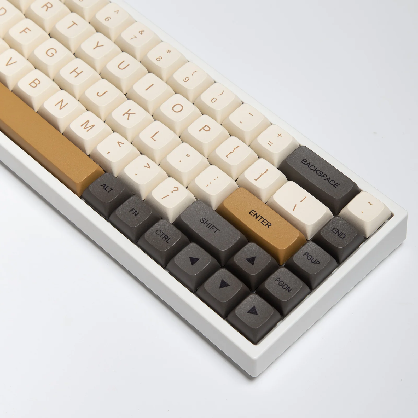 Блестящие колпачки клавиш XDA PBT, сублимационная механическая клавиатура, колпачок клавиш для 61 64 68 78 84 87 96 108 104 MX механическая клавиатура
Блестящие колпачки клавиш XDA PBT, сублимационная механическая клавиатура, колпачок клавиш для 61 64 68 78 84 87 96 108 104 MX механическая клавиатура