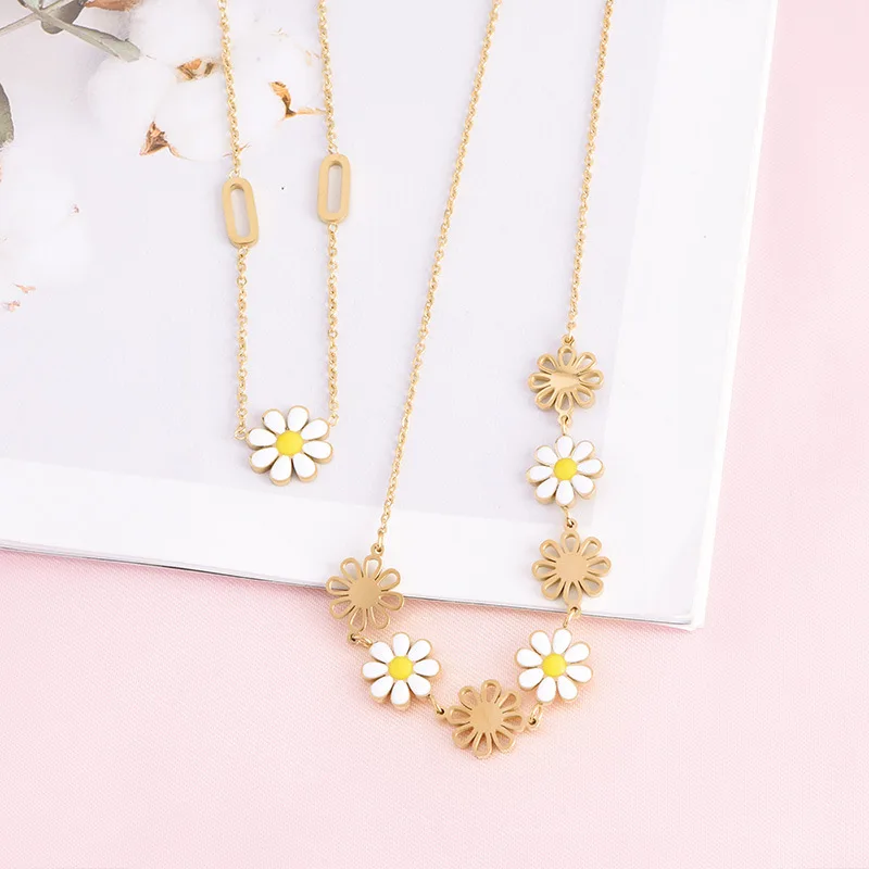 2020 new flower necklace clavicle chain titanium steel all-match jewelry female hot sale 
2020 new flower necklace clavicle chain titanium steel all-match jewelry female hot sale