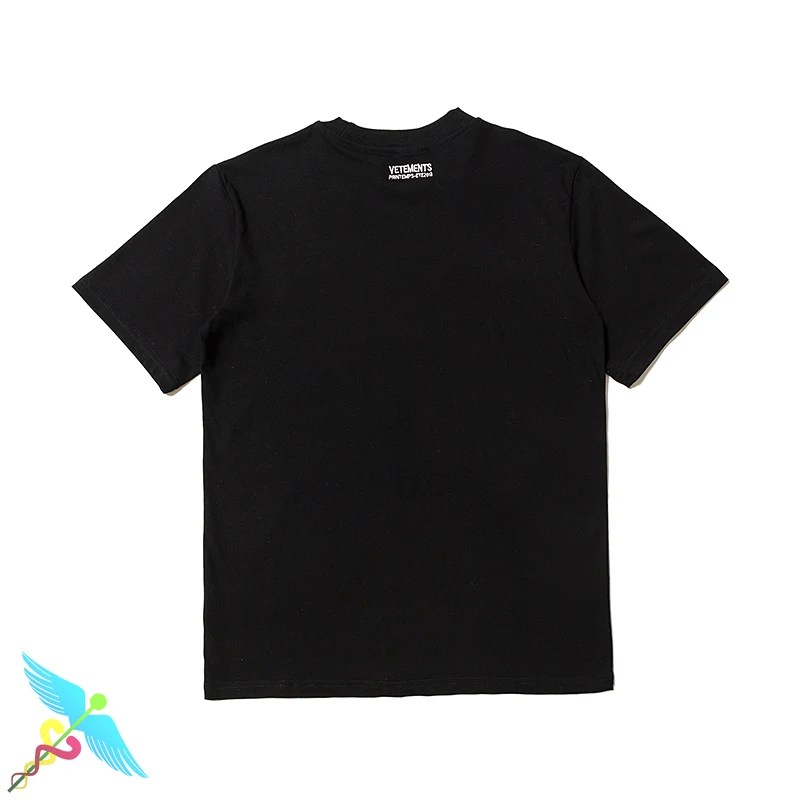 VETEMENTS T-Shirt Men Women High Quality VETEMENTS Logo Letter Print Tee Shirt Vtm Loose Casual O-Neck Top Tees Casual Summer
VETEMENTS T-Shirt Men Women High Quality VETEMENTS Logo Letter Print Tee Shirt Vtm Loose Casual O-Neck Top Tees Casual Summer