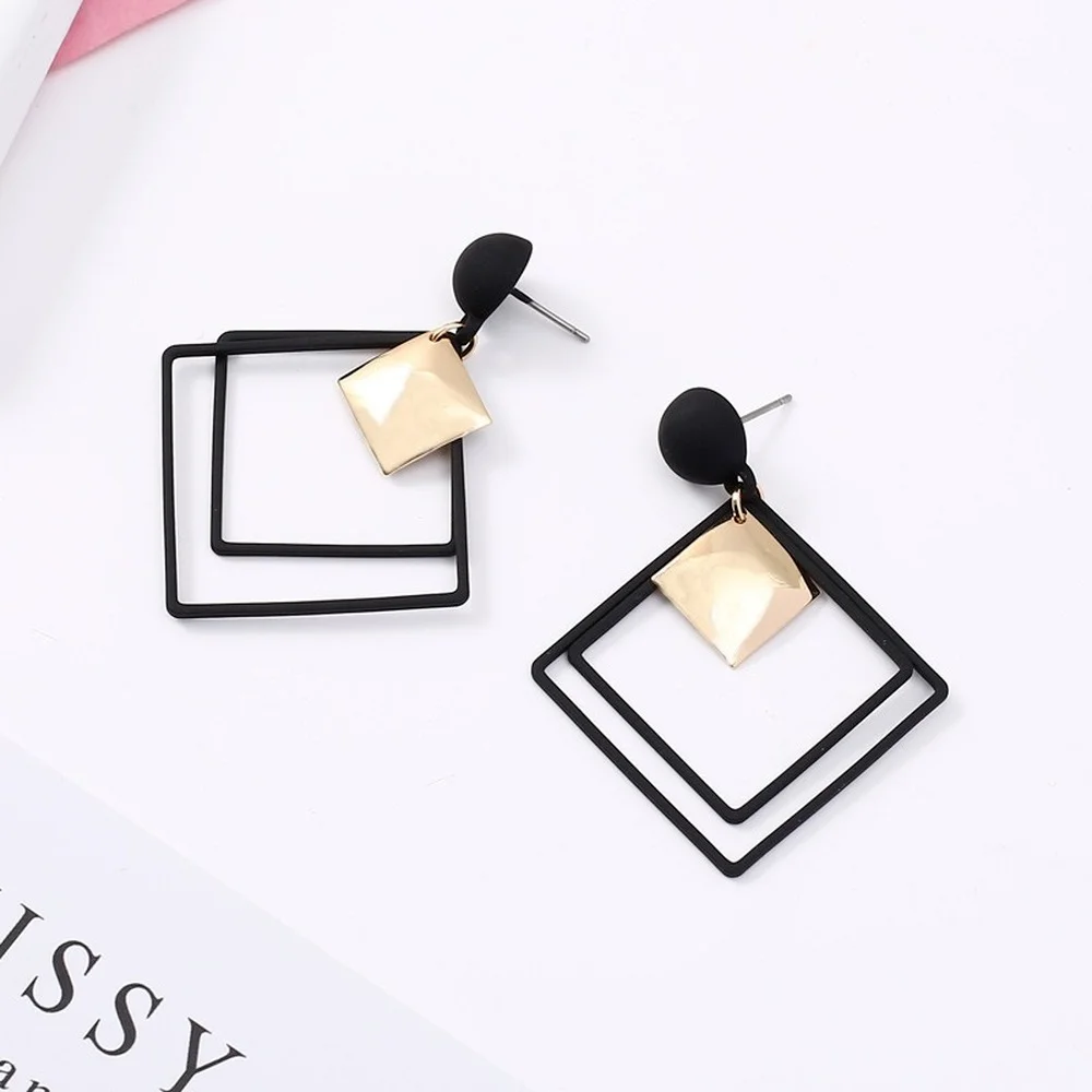 new Japanese and Korean ladies alloy holiday gift Ling-shaped earrings personality fashion wild hollow design trend earrings
new Japanese and Korean ladies alloy holiday gift Ling-shaped earrings personality fashion wild hollow design trend earrings