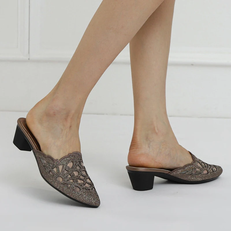 TIMETANG Pointed Rhinestone Half Slippers Women 2021 Summer Net Yarn Mid-heel Shoes Women Thick Heels Outer Wear Lace Sandals
TIMETANG Pointed Rhinestone Half Slippers Women 2021 Summer Net Yarn Mid-heel Shoes Women Thick Heels Outer Wear Lace Sandals