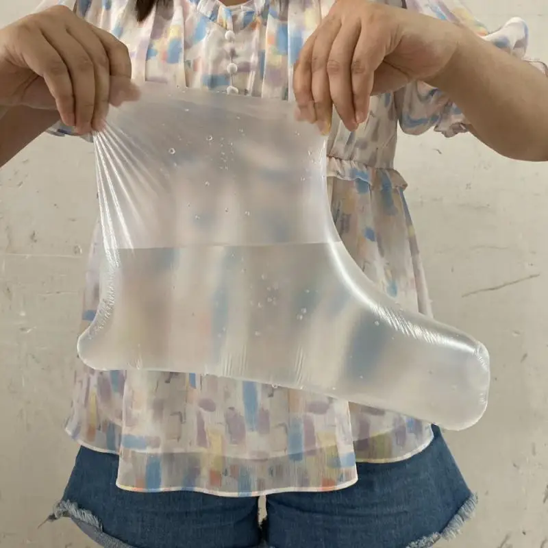 100pcs Disposable Foot Membrane Cover Household Plastic Cover Waterproof Shoe Cover Transparent Bag Foot Cover
100pcs Disposable Foot Membrane Cover Household Plastic Cover Waterproof Shoe Cover Transparent Bag Foot Cover