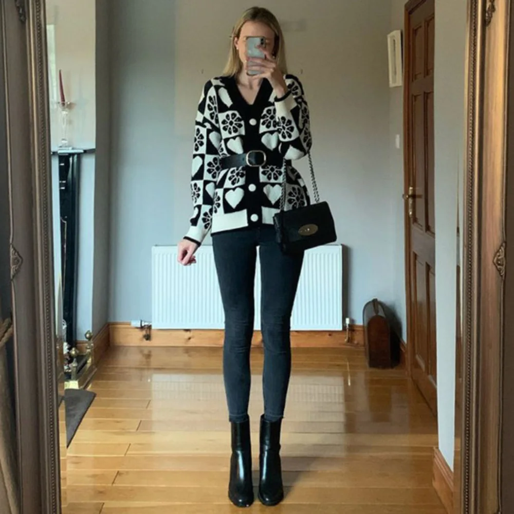 XIKOM 2021 Women Black Grid Jacquard Knitting Cardigan Sweater Female Vintage Loose Long Sleeve Casual Fashion Sweater
XIKOM 2021 Women Black Grid Jacquard Knitting Cardigan Sweater Female Vintage Loose Long Sleeve Casual Fashion Sweater