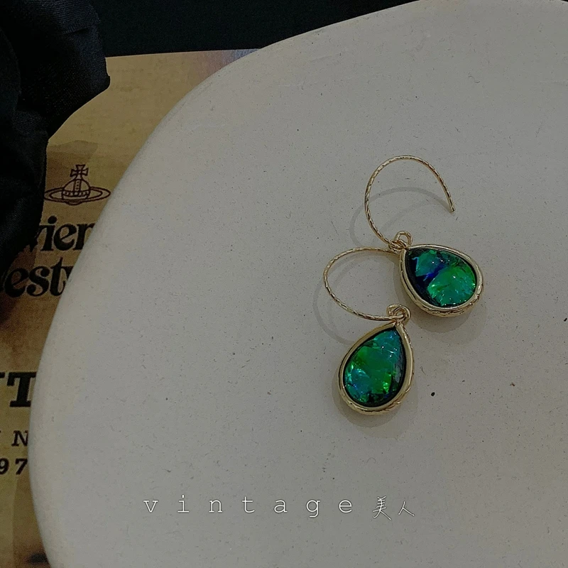 Versailles Court Elegant Vintage Retro Wedding Emerald Gemstone Gold Plated Drop Earrings Jewelry Earrings for Women Gift New
Versailles Court Elegant Vintage Retro Wedding Emerald Gemstone Gold Plated Drop Earrings Jewelry Earrings for Women Gift New