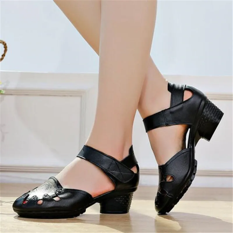 2020 New Summer Round Head Printing Genuine Leather Sandals Classic Fashion Charm Women Sandals Non-slip Wear High Heel Sandals
2020 New Summer Round Head Printing Genuine Leather Sandals Classic Fashion Charm Women Sandals Non-slip Wear High Heel Sandals