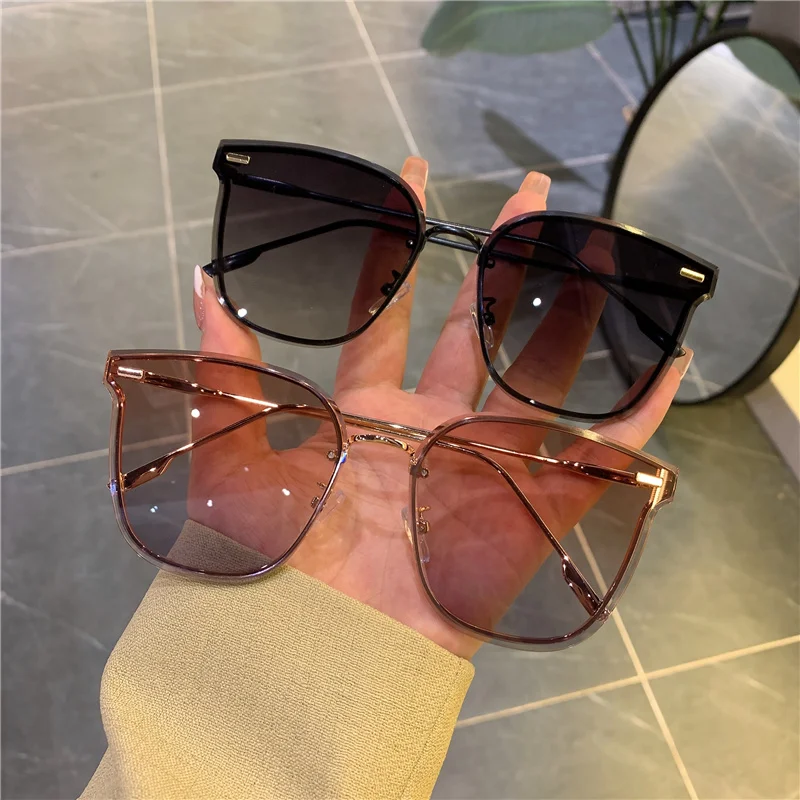 2021 New Women's Frameless Metal Sunglasses Fashion Trendy Big Frame Gradient Color Glasses
2021 New Women's Frameless Metal Sunglasses Fashion Trendy Big Frame Gradient Color Glasses