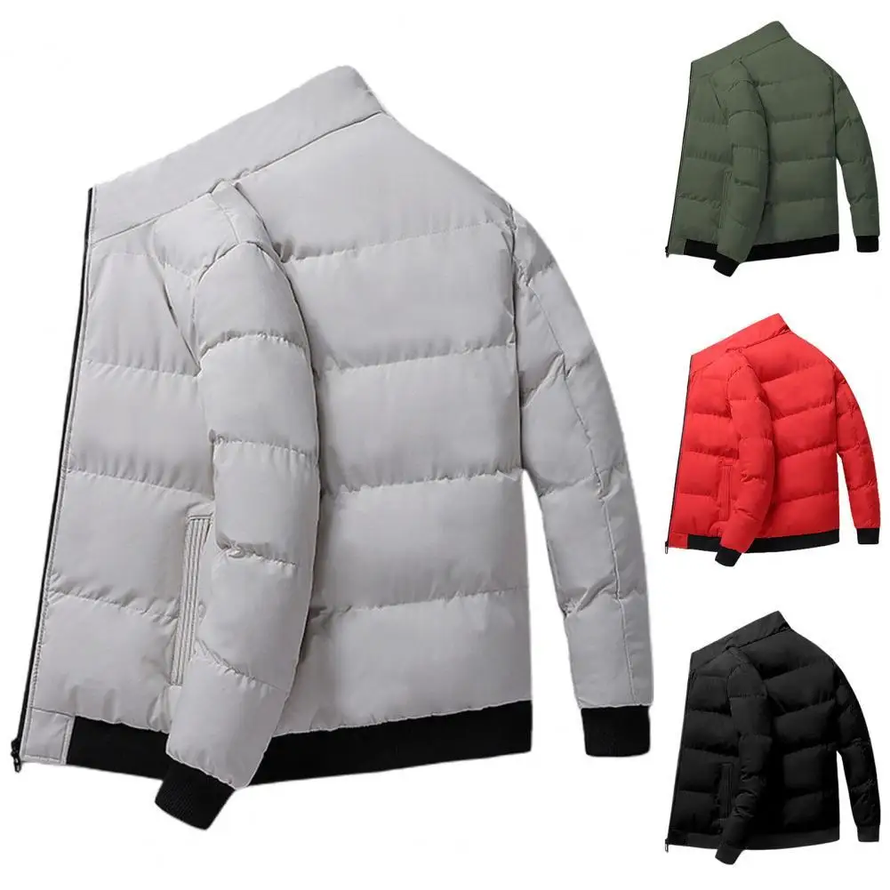 Зимняя куртка с воротником-стойкой и длинными рукавами
Зимняя куртка с воротником-стойкой и длинными рукавами