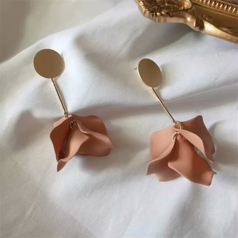New personality exaggerated three-dimensional petal trend temperament charm women's dangle earring jewelry accessories wholesale
New personality exaggerated three-dimensional petal trend temperament charm women's dangle earring jewelry accessories wholesale