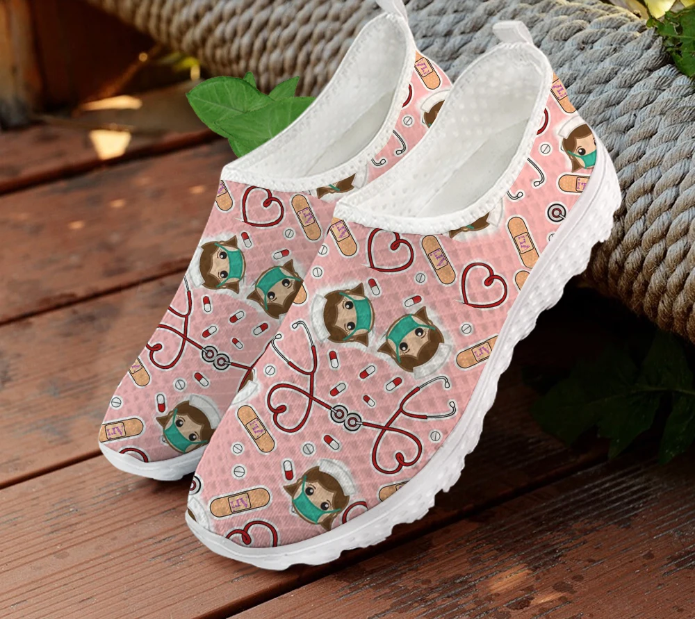 Женские сетчатые кроссовки INSTANTARTS, Мультяшные медсестры и медицинские инструменты, дышащие, без застежки, плоская подошва, лоферы
Женские сетчатые кроссовки INSTANTARTS, Мультяшные медсестры и медицинские инструменты, дышащие, без застежки, плоская подошва, лоферы