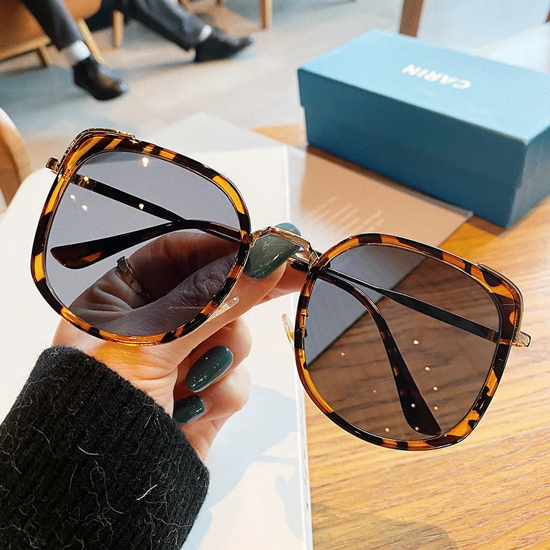 2021 Fashion Big Frame Square Sunglasses Women Brand Designer Vintage Metal Sun Glasses Female Driving Shades Oculos Feminino
2021 Fashion Big Frame Square Sunglasses Women Brand Designer Vintage Metal Sun Glasses Female Driving Shades Oculos Feminino