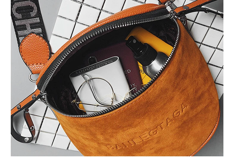 Fashion Women Small vintage Lady Semicircle Saddle Shouder Bag Bucket Bags Crossbody Tote Bag Females casual Bag
Fashion Women Small vintage Lady Semicircle Saddle Shouder Bag Bucket Bags Crossbody Tote Bag Females casual Bag