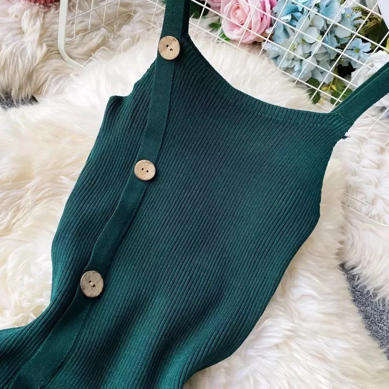 2021 Summer Red/Black/green Women Knitted Dress Vintage High Waist Button Single-breasted Slim Casual Dress For Female New
2021 Summer Red/Black/green Women Knitted Dress Vintage High Waist Button Single-breasted Slim Casual Dress For Female New