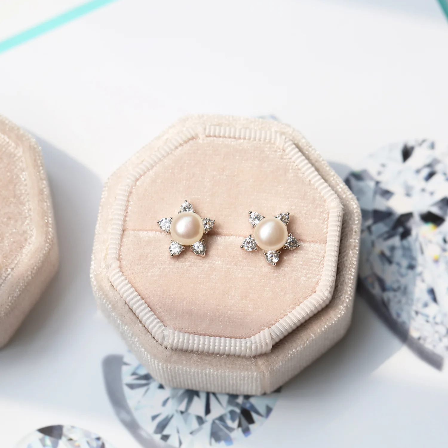 Simple and Generous 925 Sterling Silver Earrings Korean Version Versatile Simple Natural Freshwater Female Silver Jewelry
Simple and Generous 925 Sterling Silver Earrings Korean Version Versatile Simple Natural Freshwater Female Silver Jewelry