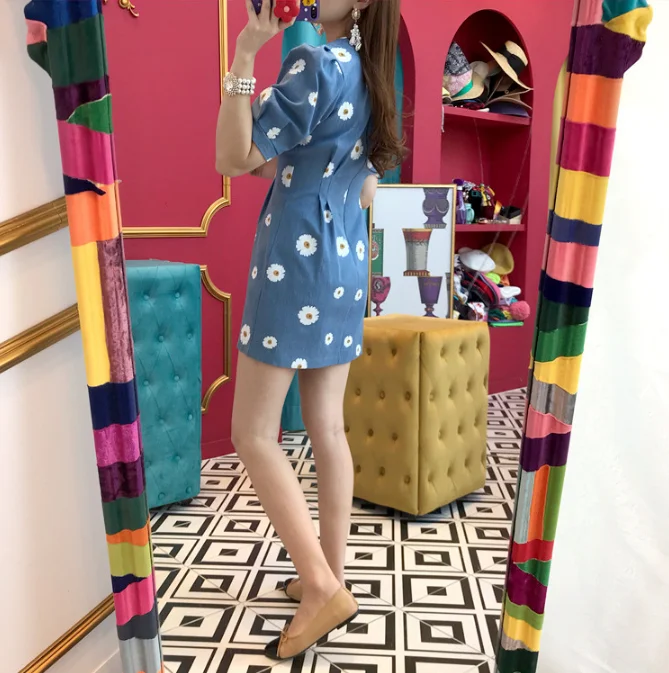 ZOSOL Korean Style Chic Romantic Season round Neck Pleat and Waisted Slimming Puff Sleeve Daisy Dress Women
ZOSOL Korean Style Chic Romantic Season round Neck Pleat and Waisted Slimming Puff Sleeve Daisy Dress Women