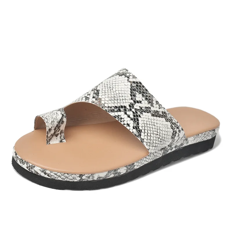 Large size flip-flops women 2020 new Roman chunky soles women toe matching slippers women
Large size flip-flops women 2020 new Roman chunky soles women toe matching slippers women