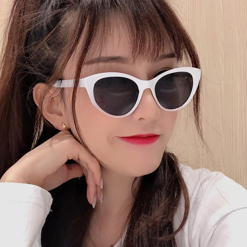 Fashion Gradient Eyewear Small Frame Cat Eye Sun Glasses 2020 New Brand Unisex Cat-eye Colorful Sunglasses for Men/Women UV400
Fashion Gradient Eyewear Small Frame Cat Eye Sun Glasses 2020 New Brand Unisex Cat-eye Colorful Sunglasses for Men/Women UV400