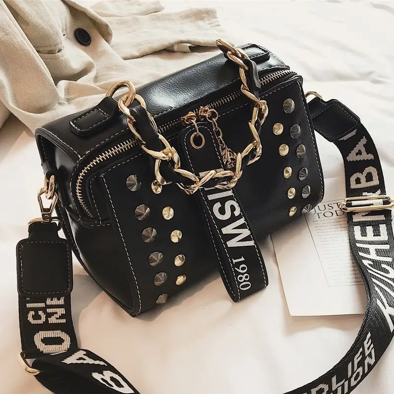 Texture bag female spring/summer 2021 fashion Korean version versatile cross-body bag wide shoulder strap rivet shoulder bag
Texture bag female spring/summer 2021 fashion Korean version versatile cross-body bag wide shoulder strap rivet shoulder bag