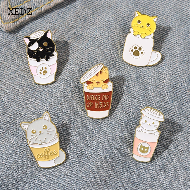 XEDZ 2021 New Cartoon Coffee Cup Cute Cat Drink Bottle Enamel Pendant Children Animal Pet Backpack Badge Jewelry Gift
XEDZ 2021 New Cartoon Coffee Cup Cute Cat Drink Bottle Enamel Pendant Children Animal Pet Backpack Badge Jewelry Gift