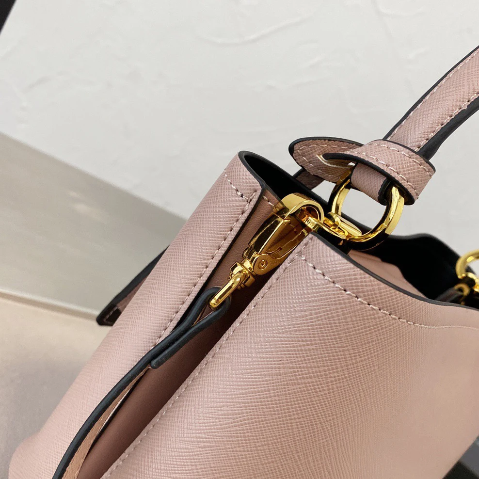 With Logo Bags for Women Fashion Trend Simplicity Texture Solid Color Genuine Leather Shoulder Messenger Bag Handbag Bucket Bag
With Logo Bags for Women Fashion Trend Simplicity Texture Solid Color Genuine Leather Shoulder Messenger Bag Handbag Bucket Bag
