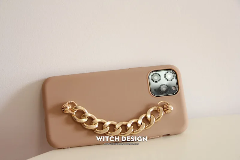 For iPhone iphone12promax mobile phone case 8P European and American temperament milk tea color metal sleeve bracelet
For iPhone iphone12promax mobile phone case 8P European and American temperament milk tea color metal sleeve bracelet