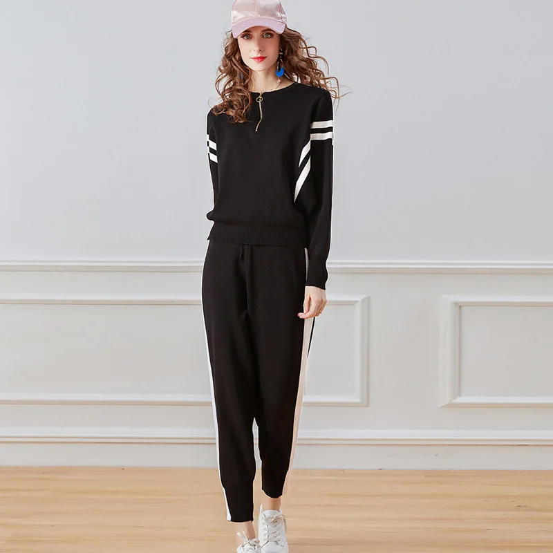 Jacques Wolf Brand Winter New Ladies Striped Suit Round Neck Bat Sleeve Clothes + Harlan Knitted Trousers
Jacques Wolf Brand Winter New Ladies Striped Suit Round Neck Bat Sleeve Clothes + Harlan Knitted Trousers