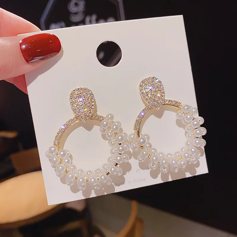 New Fashion Inlaid Zircon Circle Pearl Stud Earrings For Women Super Shining Crystal Temperament Earrings Female Jewelry
New Fashion Inlaid Zircon Circle Pearl Stud Earrings For Women Super Shining Crystal Temperament Earrings Female Jewelry