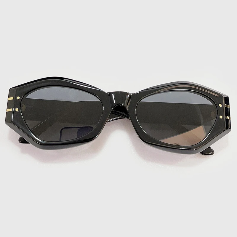 2020 Retro Sunglasses Women Brand Designer Fashion SHIELD Luxury Brand Eyeglasses Women Small Oculos De Sol
2020 Retro Sunglasses Women Brand Designer Fashion SHIELD Luxury Brand Eyeglasses Women Small Oculos De Sol