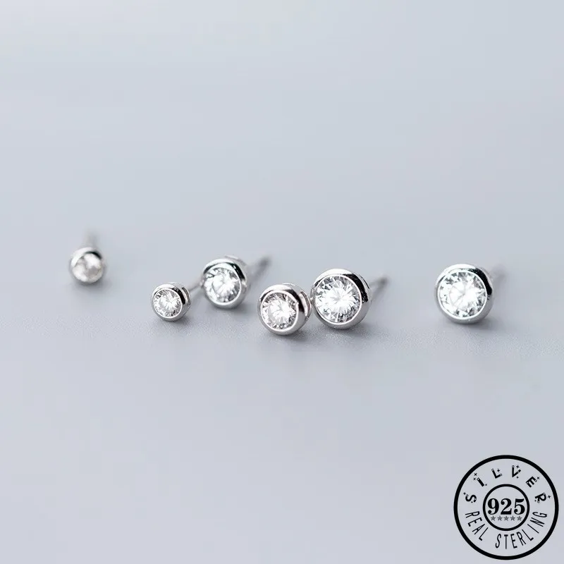 Mens 925 Sterling Silver Small Round Cubic Zirconia Stone Earings Korean Wedding Ear Studs CZ Earrings Fine Jewelry for Women
Mens 925 Sterling Silver Small Round Cubic Zirconia Stone Earings Korean Wedding Ear Studs CZ Earrings Fine Jewelry for Women