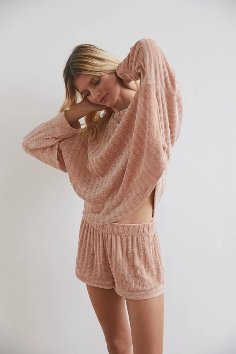 Pyjamas Women New European and American Knitted Retro Casual Leisure Tops Sweater Pajamas Suit, Female Pijama Mujer 
Pyjamas Women New European and American Knitted Retro Casual Leisure Tops Sweater Pajamas Suit, Female Pijama Mujer