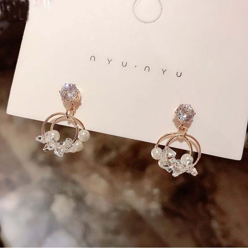 Pearl Rhinestones Earrings Metal Exquisite And Elegant High-grade Women Fashion Mori Girl Earrings Girl Gift For Friends
Pearl Rhinestones Earrings Metal Exquisite And Elegant High-grade Women Fashion Mori Girl Earrings Girl Gift For Friends
