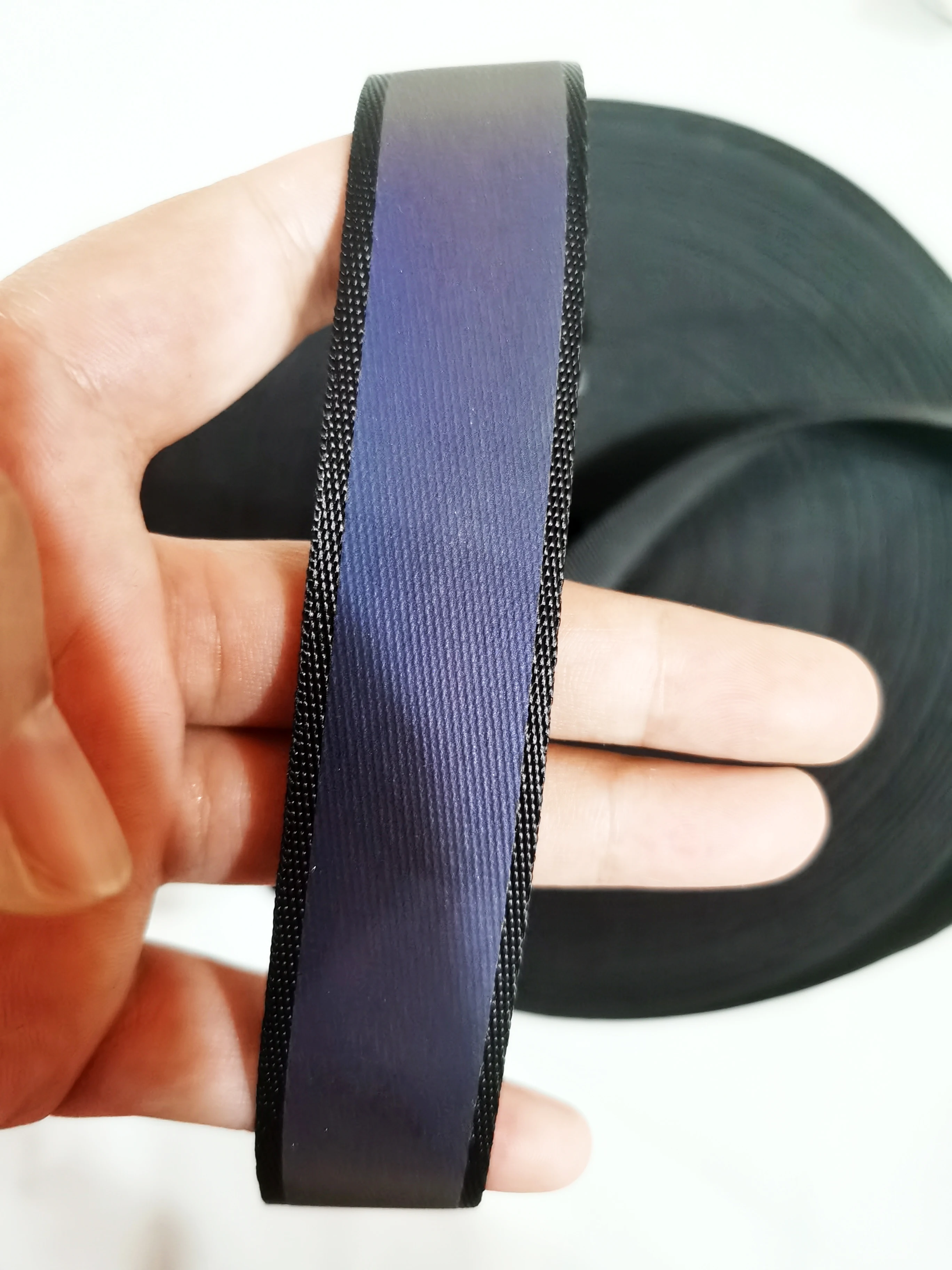 Яркая черная Радужная светоотражающая лента высотой 2,5 см, шитье одежды, аксессуары, сумки, ремешок на плечо, 5 метров
Яркая черная Радужная светоотражающая лента высотой 2,5 см, шитье одежды, аксессуары, сумки, ремешок на плечо, 5 метров