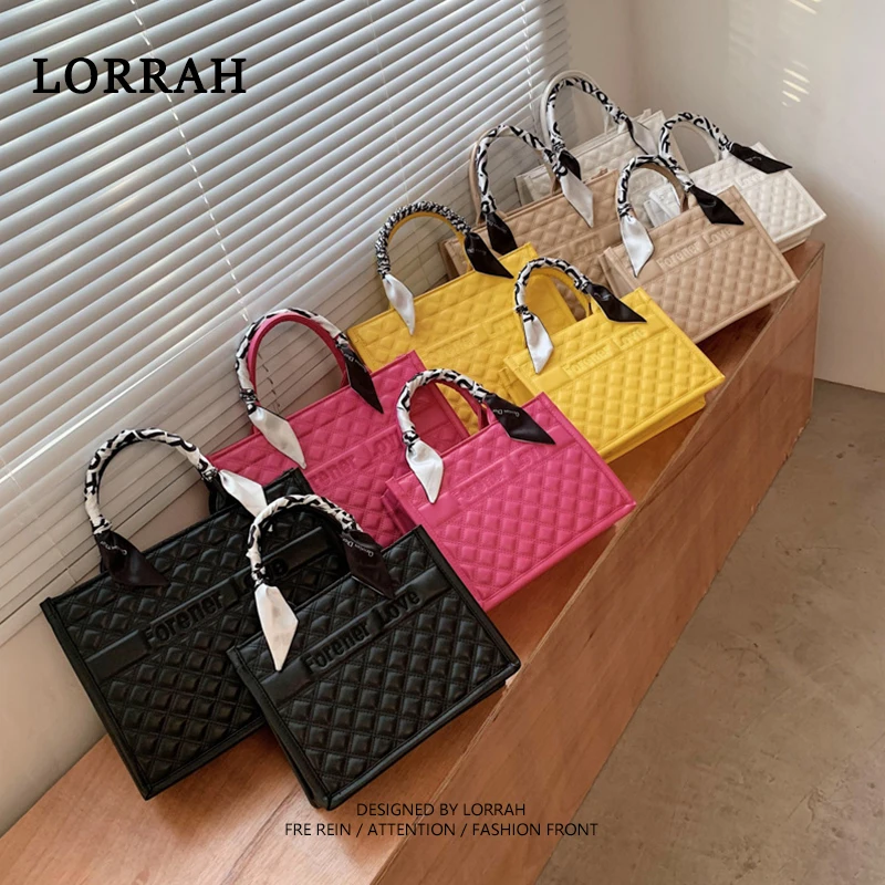 Large-Capacity Printed Handbag Women 2021 New Fashion Niche Solid Color Bag Female Luxury Brand Designer Silk Scarf Underarm Bag
Large-Capacity Printed Handbag Women 2021 New Fashion Niche Solid Color Bag Female Luxury Brand Designer Silk Scarf Underarm Bag