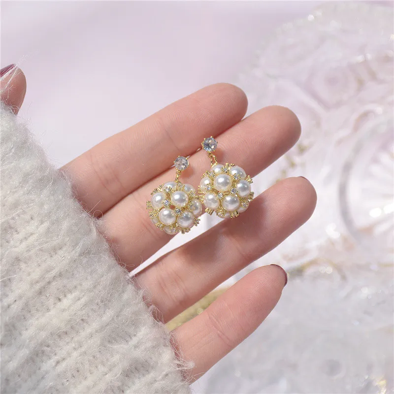 S925 Silver Needle Hypoallergenic Pendant Earrings for Woman Temperament Bling Zircon Pearl Flower Ball Earring 14K Gold Jewelry
S925 Silver Needle Hypoallergenic Pendant Earrings for Woman Temperament Bling Zircon Pearl Flower Ball Earring 14K Gold Jewelry