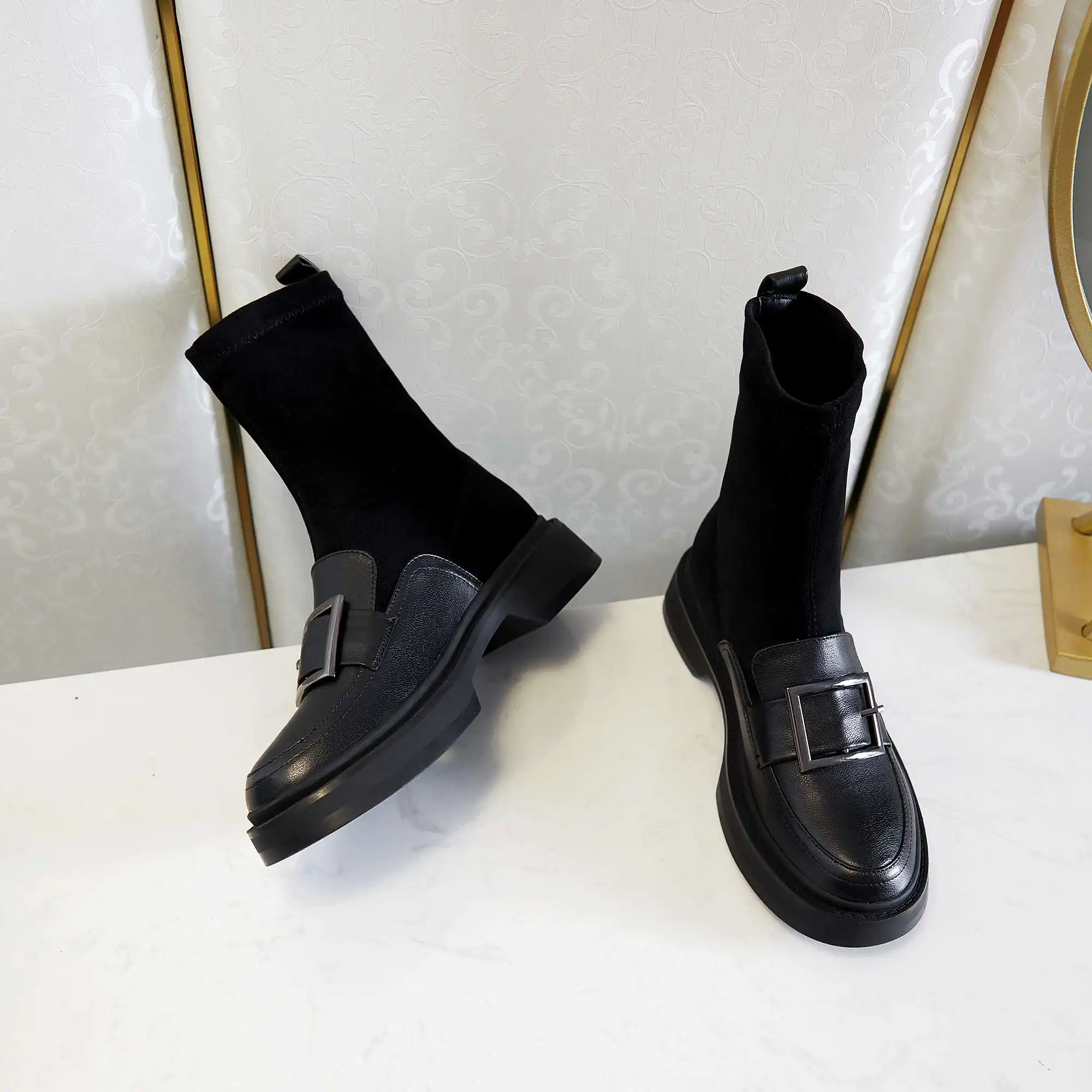 Vichelo Hot autumn winter new arrival real leather round toe med heel stretch boots buckle decoration slip on mid-calf boots L15
Vichelo Hot autumn winter new arrival real leather round toe med heel stretch boots buckle decoration slip on mid-calf boots L15