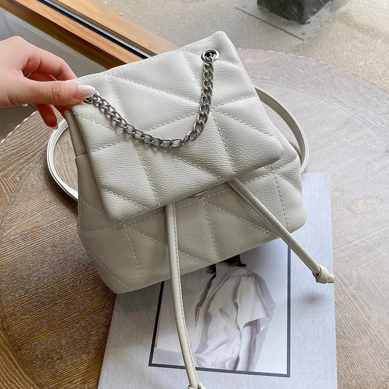 Fashion Diamond Women Backpack small Multifunctional Female chain Shoulder Bag PU Leather School Bags For Teenage Girls Bagpack
Fashion Diamond Women Backpack small Multifunctional Female chain Shoulder Bag PU Leather School Bags For Teenage Girls Bagpack