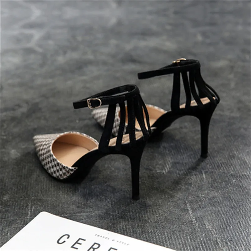 Black all-match Baotou sandals 2020 new French word with small high heels stiletto spring women's shoes fairy style
Black all-match Baotou sandals 2020 new French word with small high heels stiletto spring women's shoes fairy style