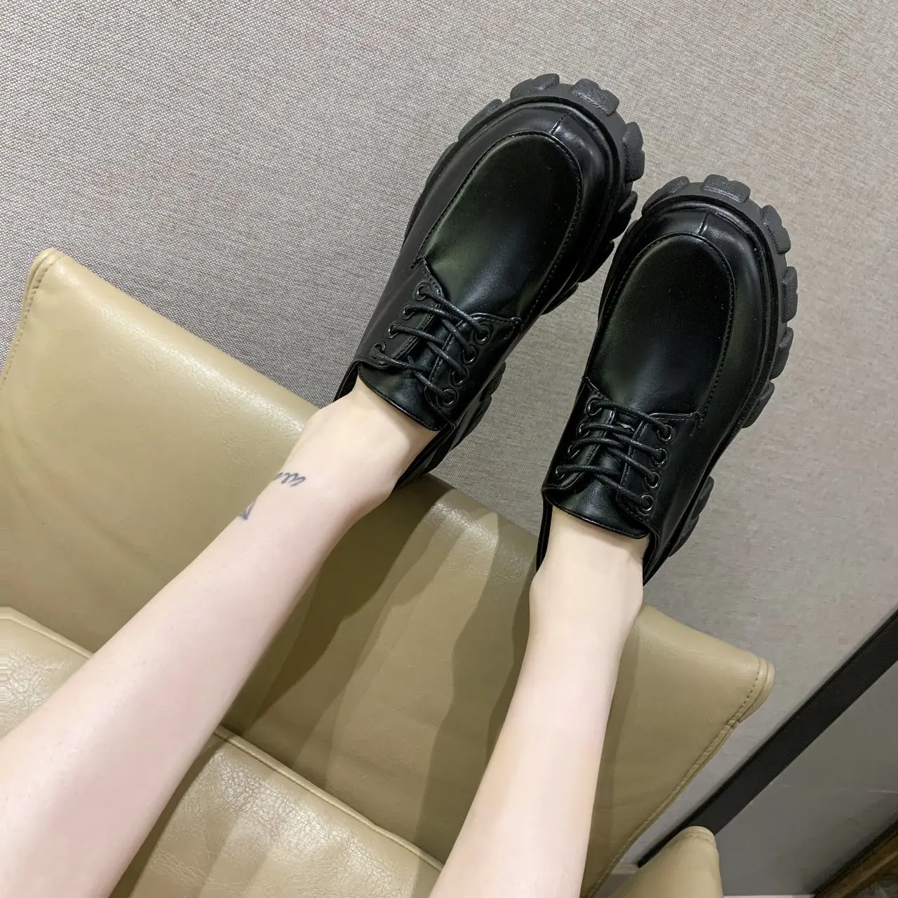 Fashion Women Chunky Sneakers Hidden Heels Height Increasing Ladies Wedge Shoes Leather High Top Autumn Platform Women Shoes
Fashion Women Chunky Sneakers Hidden Heels Height Increasing Ladies Wedge Shoes Leather High Top Autumn Platform Women Shoes