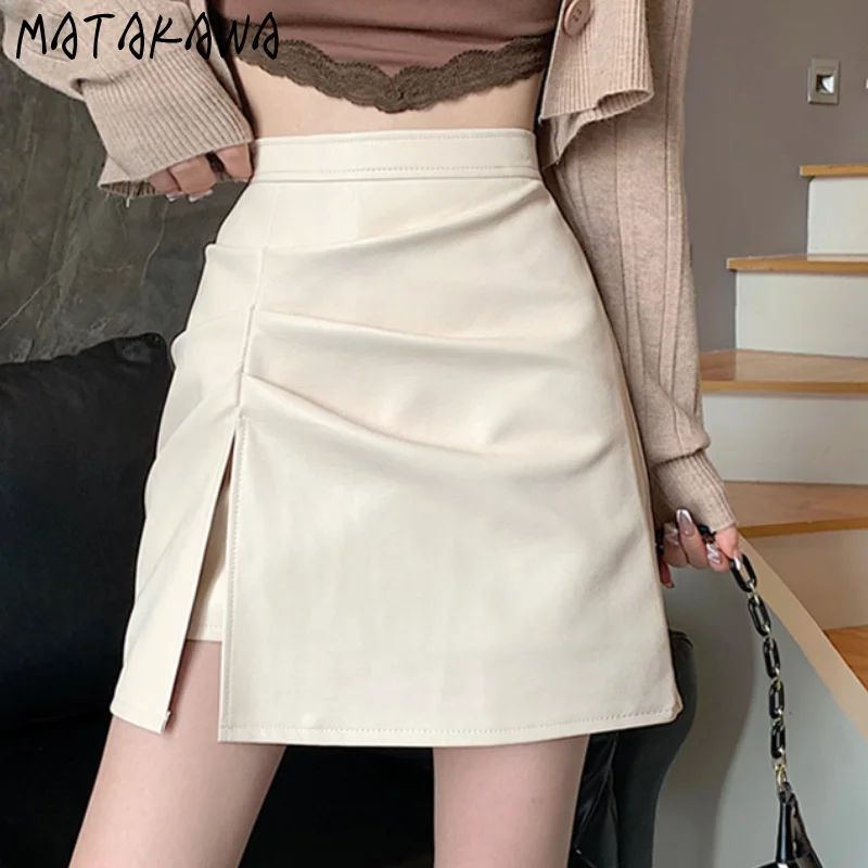 Matakawa mini skirt with high waist, elegant autumn skirt with irregular leather division, solid high and tall color, urban
Matakawa mini skirt with high waist, elegant autumn skirt with irregular leather division, solid high and tall color, urban
