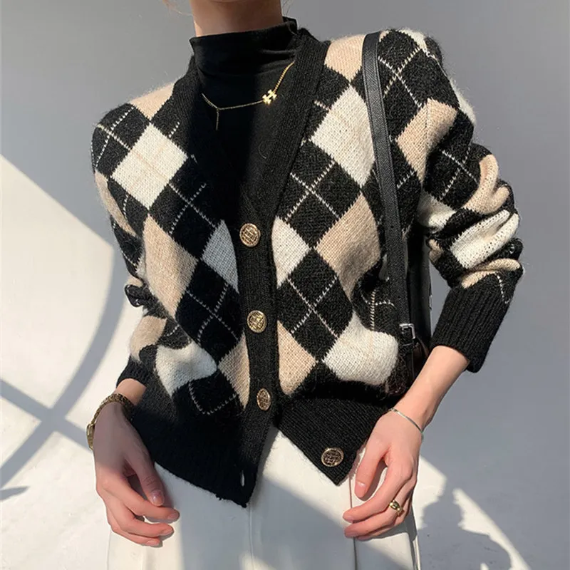 Autumn Winter Plaid Knitted Cardigan Women Loose V-Neck Sweater Coat Female Jumpers Cardigan Jacket Short
Autumn Winter Plaid Knitted Cardigan Women Loose V-Neck Sweater Coat Female Jumpers Cardigan Jacket Short