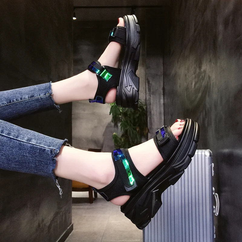 2021 Summer Clogs Wedge Multicolored Sandals Female Shoe Muffins shoe All-Match Clear Heels Platform Girls Flat Thick Sports New
2021 Summer Clogs Wedge Multicolored Sandals Female Shoe Muffins shoe All-Match Clear Heels Platform Girls Flat Thick Sports New