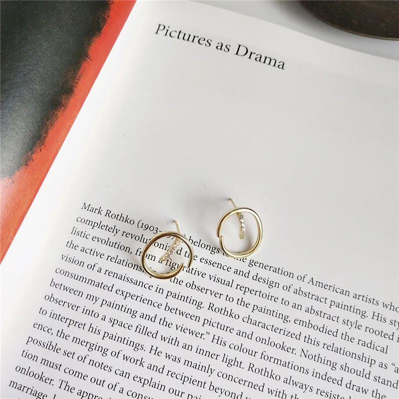 RUIYI Real 925 Sterling Silver Geometric Gold Zircon Stud Earrings Korean Style Girls Stylish All-match Jewelry Niche Earrings
RUIYI Real 925 Sterling Silver Geometric Gold Zircon Stud Earrings Korean Style Girls Stylish All-match Jewelry Niche Earrings