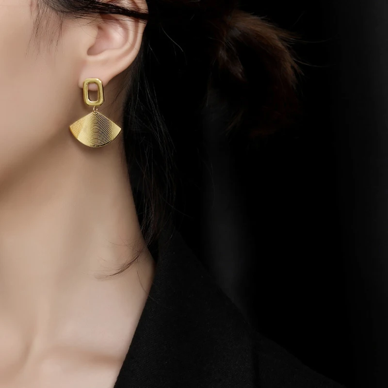 GHIDBK Hot Sale Stainless Steel Fan Pendant Hollow Square Stud Earrings Minimalist Statement Geometric Earring Classic Jewelry
GHIDBK Hot Sale Stainless Steel Fan Pendant Hollow Square Stud Earrings Minimalist Statement Geometric Earring Classic Jewelry