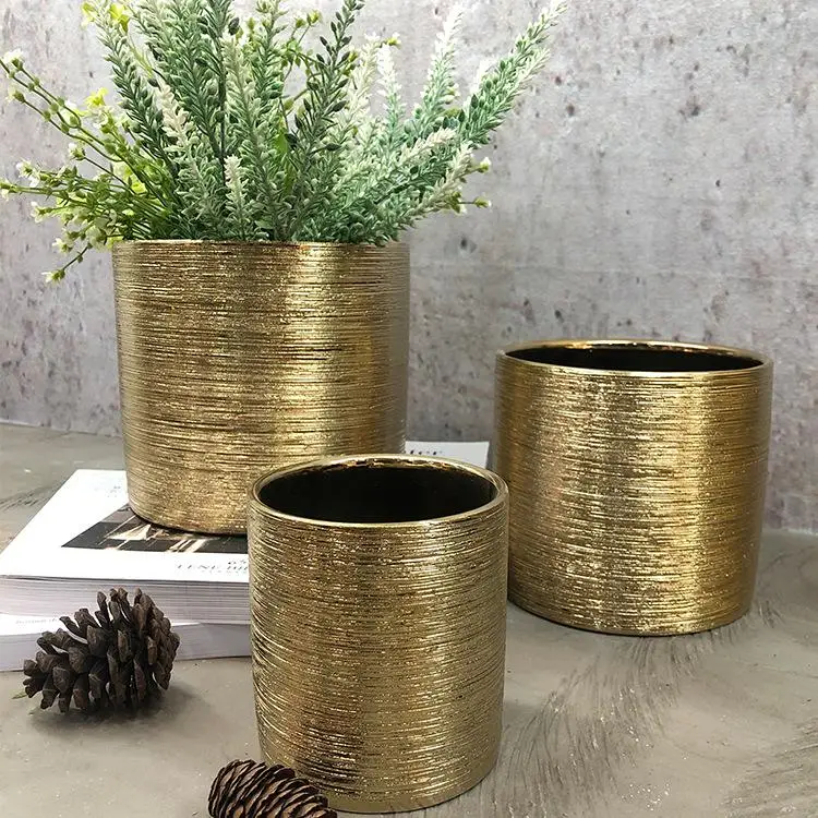 Middle East golden plated ceramic vase ceramic flower pot modern ceramic ornaments vases for decoration small vase
Middle East golden plated ceramic vase ceramic flower pot modern ceramic ornaments vases for decoration small vase