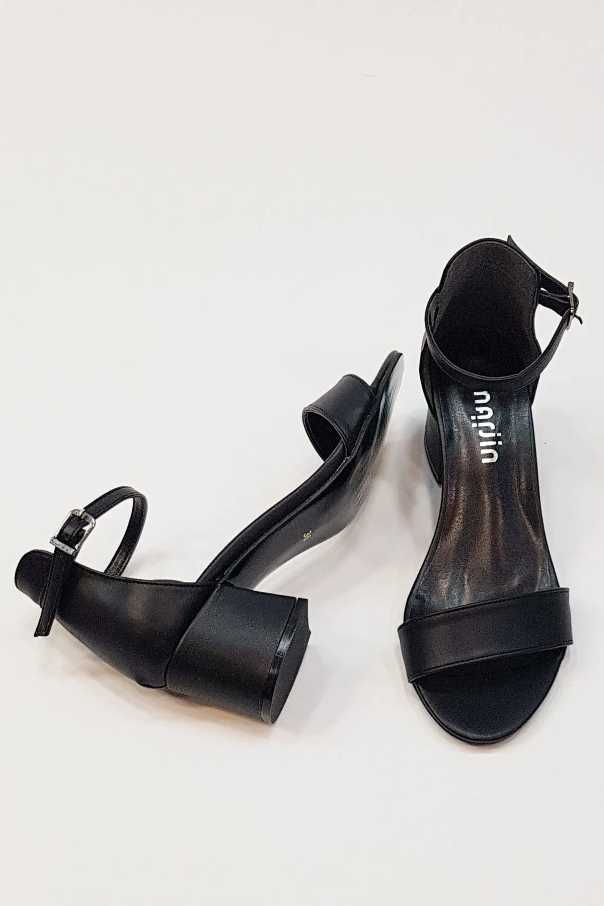 Mst-035 Black Leather women's elegant pointed toe high heels wedding shoes crystal clear heels Slingback 34-42 
Mst-035 Black Leather women's elegant pointed toe high heels wedding shoes crystal clear heels Slingback 34-42