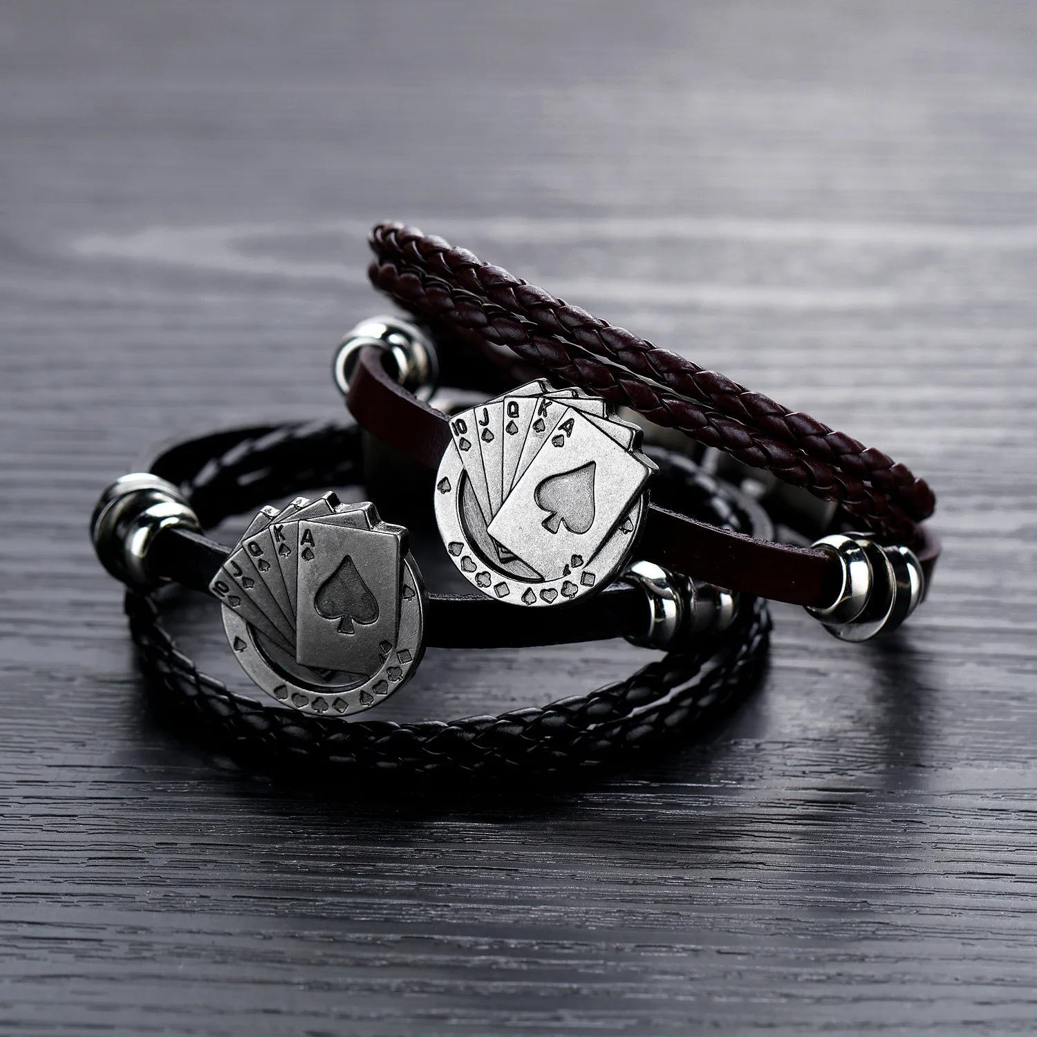 Custom signature accessories Weave Leather bracelet Men's leather bracelet Simplicity Retro Playing card jewelry gift
Custom signature accessories Weave Leather bracelet Men's leather bracelet Simplicity Retro Playing card jewelry gift