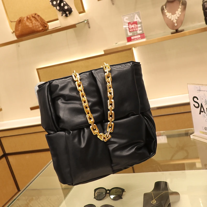 Golden Plastic Chain Big Quilted Down Bag for Women Daily Huge Tote Female Large Capacity Shoulder Handbag Luxury Designer Purse 
Golden Plastic Chain Big Quilted Down Bag for Women Daily Huge Tote Female Large Capacity Shoulder Handbag Luxury Designer Purse