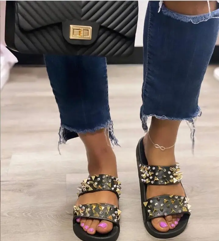 2020 New Brand Rivets Women Slipper Pllus Size 35-42 Women Summer Beach Slides Flip Flops Outdoor Flat Slipper
2020 New Brand Rivets Women Slipper Pllus Size 35-42 Women Summer Beach Slides Flip Flops Outdoor Flat Slipper