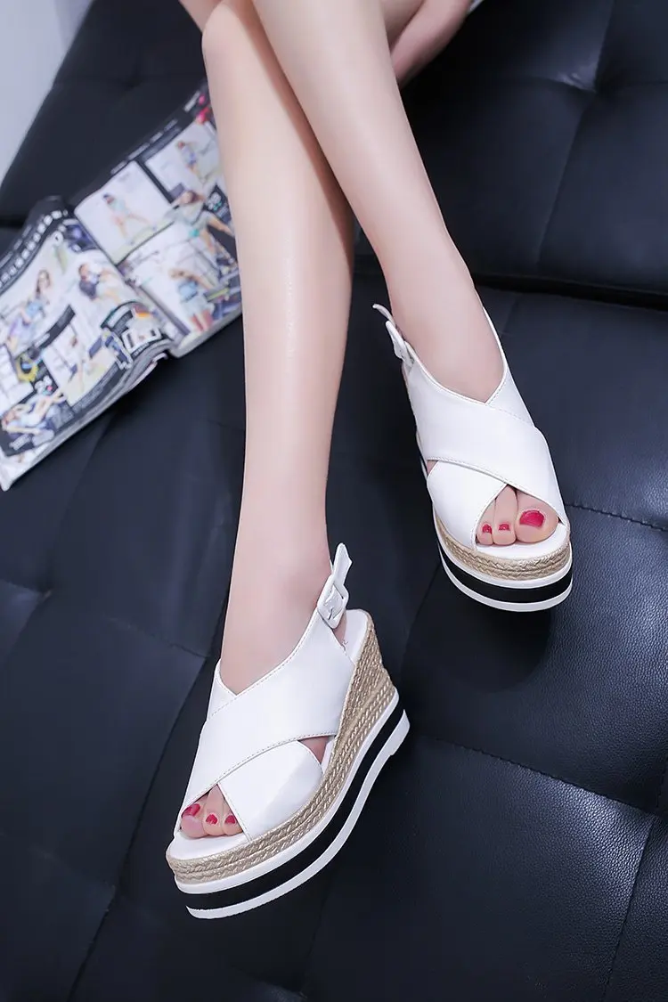 2019 Spring New Cross Fish Mouth Thick Bottom High Heel Sponge Cake Waterproof Platform Comfortable Casual Female Sandals
2019 Spring New Cross Fish Mouth Thick Bottom High Heel Sponge Cake Waterproof Platform Comfortable Casual Female Sandals