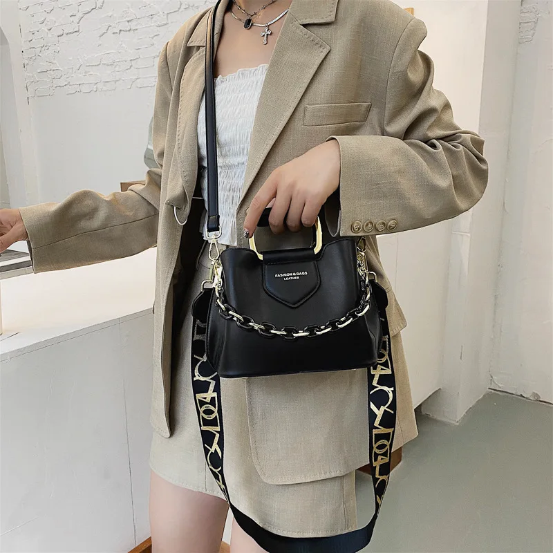 2021 Luxury Women's One-shoulder Handbag PU Leather Quality Messenger Casual Fashion Classic Women's Bag Messenger Handbag 
2021 Luxury Women's One-shoulder Handbag PU Leather Quality Messenger Casual Fashion Classic Women's Bag Messenger Handbag